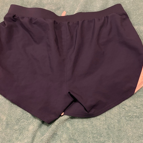 Under Armour Women's Athletic Shorts medium. - Picture 3 of 5